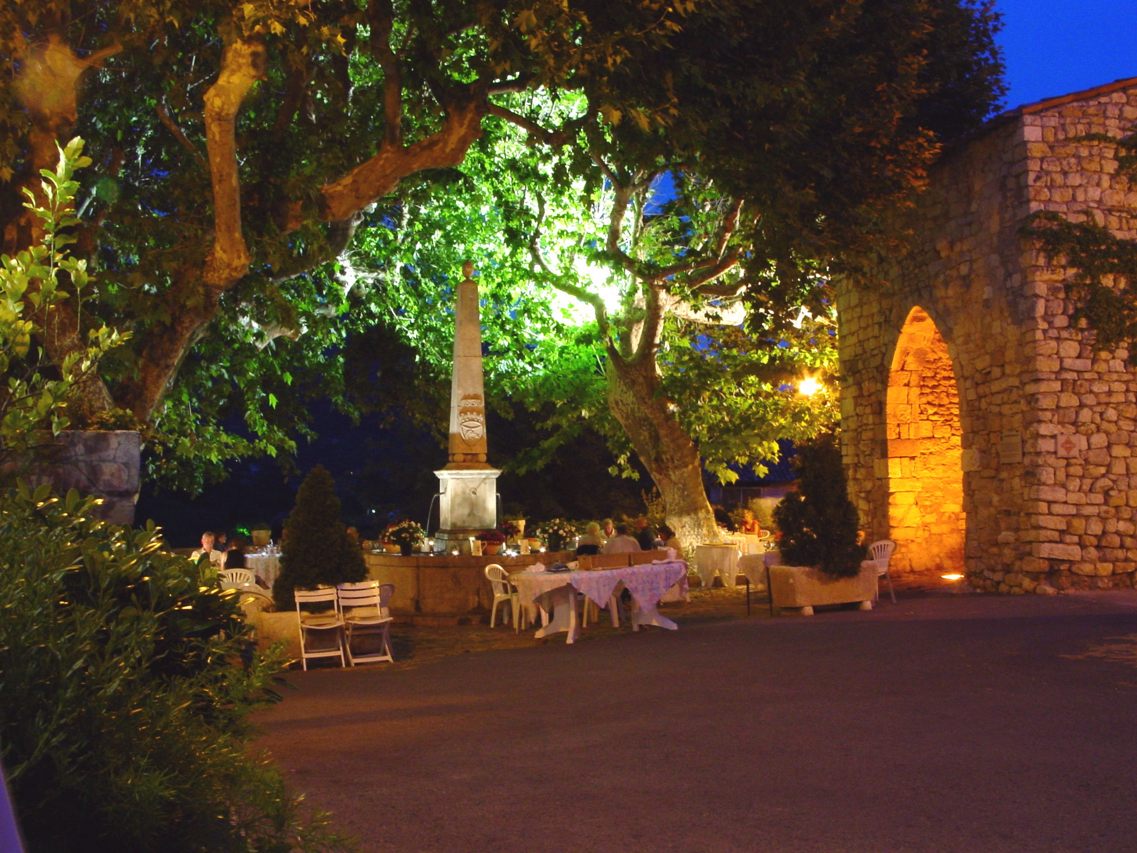 2Rocsfountainevening